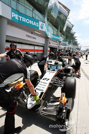 Nico Hulkenberg, Sahara Force India F1 VJM09 in the pits