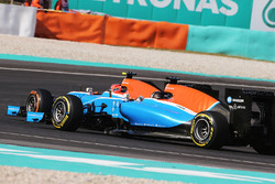 Esteban Ocon, Manor Racing MRT05 leads Pascal Wehrlein, Manor Racing MRT05