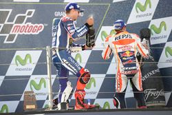 Podium : le vainqueur Marc Marquez, Repsol Honda Team, le deuxième, Jorge Lorenzo, Yamaha Factory Racing