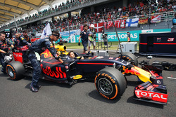 Daniel Ricciardo, Red Bull Racing RB12 on the grid