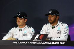 Nico Rosberg en Lewis Hamilton, Mercedes AMG F1 in de persconferentie