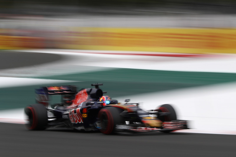 2016 год. За рулем болида Toro Rosso STR11 на второй пятничной тренировке