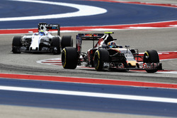 Carlos Sainz Jr., Scuderia Toro Rosso STR11, Felipe Massa, Williams FW38