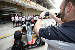 Esteban Gutierrez, Haas F1 Team and his crew members