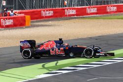 Daniil Kvyat, Scuderia Toro Rosso STR11 en tête-à-queue