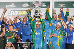 Race winner Aric Almirola, Ford