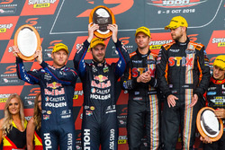 Podium: les vainqueurs Will Davison, Jonathon Webb, Tekno Autosports Holden, les deuxièmes Shane van Gisbergen, Alexander Premat, Triple Eight Race Engineering Holden