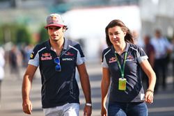 Carlos Sainz Jr., Scuderia Toro Rosso con Tabatha Valles, Scuderia Toro Rosso Press Officer