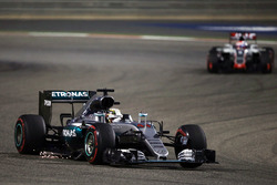 Lewis Hamilton, Mercedes AMG F1 W07 Hybrid with a damaged floor sending sparks flying