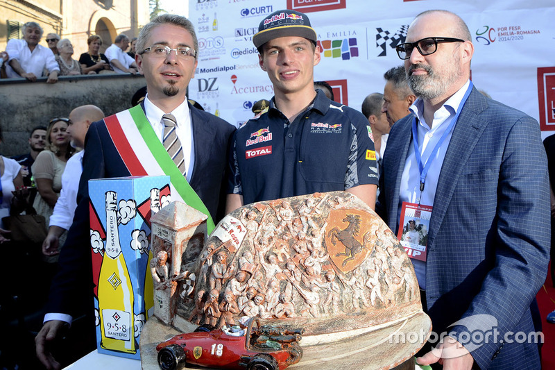 Max Verstappen, Red Bull Racing with the Trofeo Lorenzo Bandini