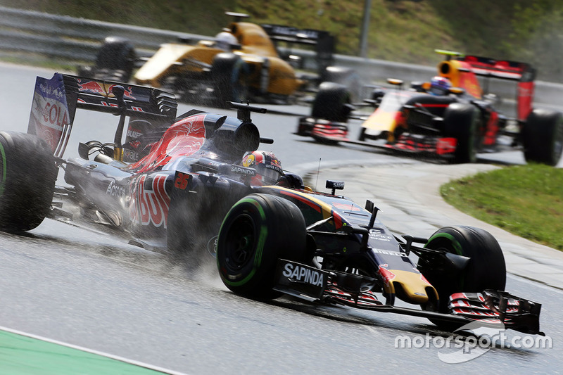 2016 год. За рулем болида Toro Rosso STR11 на квалификации