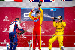 Podium: winnaar Jordan King, Racing Engineering, tweede Luca Ghiotto, Trident, derde Oliver Rowland