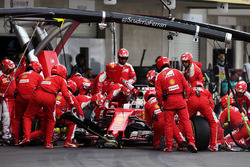 Sebastian Vettel, Ferrari SF16-H hace una pit stop