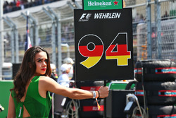 Grid girl for Pascal Wehrlein, Manor Racing