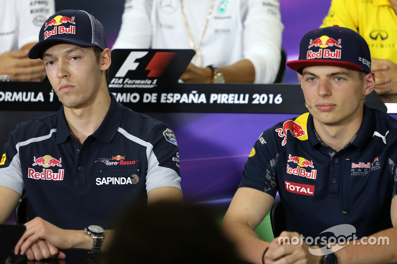 Daniil Kvyat, Scuderia Toro Rosso, und Max Verstappen, Red Bull Racing