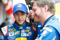 Chase Elliott, Hendrick Motorsports Chevrolet, und Dale Earnhardt Jr., Hendrick Motorsports Chevrole