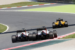 Romain Grosjean, Haas F1 Team VF-16, et son équipier Esteban Gutiérrez, Haas F1 Team VF-16, à la lutte pour une position