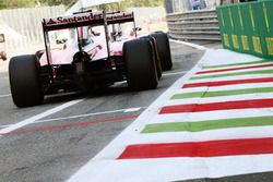 Kimi Raikkonen, Ferrari SF16-H detrás de su compañero Sebastian Vettel, Ferrari SF16-H