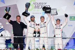 Ganadores #1 Porsche Team Porsche 919 Hybrid: Timo Bernhard, Mark Webber, Brendon Hartley