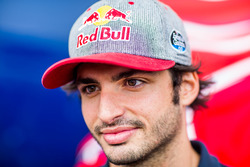 Карлос Сайнс-мол., Scuderia Toro Rosso