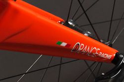 Dettaglio della bici Orange1 by Colnago dedicata alla 24 Ore di Spa