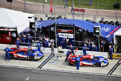 Себастьен Бурдэ, Джой Хенд и Дирк Мюллер, #66 Ford Performance Chip Ganassi Racing Ford GT и Райан Б