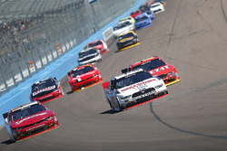 Chase Elliott, JR Motorsports Chevrolet; Brad Keselowski, Team Penske Ford