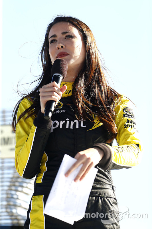 Miss Sprint Cup Julianna en el draw de la formación inicial