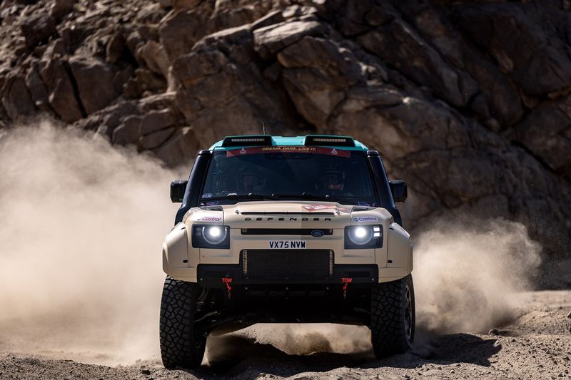 #500 Defender Rally Defender: Stephane Peterhansel, Michael Metge