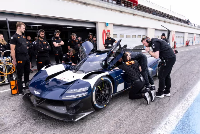 Jacky Ickx, Genesis Magma Racing