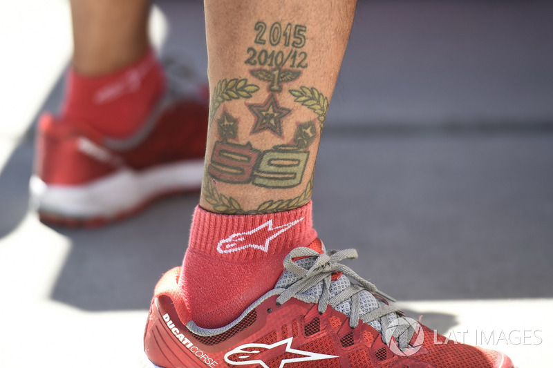 A tattoo of Jorge Lorenzo, Ducati Team on is mechanic's leg