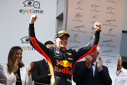 Max Verstappen, Red Bull Racing, 1e plaats, op het podium