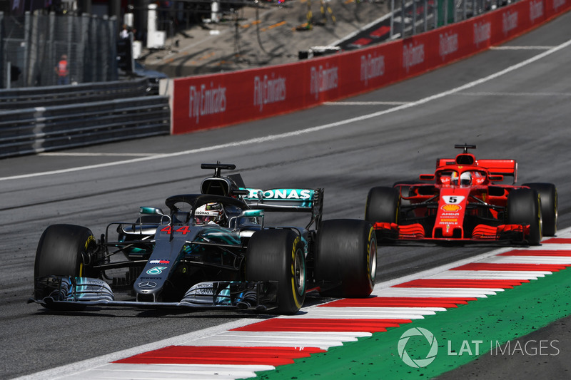 Lewis Hamilton, Mercedes-AMG F1 W09, Sebastian Vettel, Ferrari SF71H