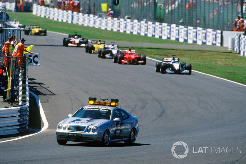 1992: Safety car se torna obrigatório