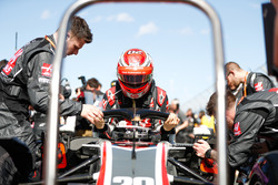 Kevin Magnussen, Haas F1 Team VF-18 Ferrari, sur la grille