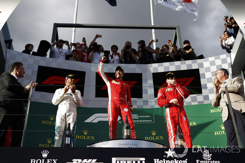 Lewis Hamilton, Mercedes-AMG F1, Sebastian Vettel, Ferrari y Kimi Raikkonen, Ferrari en el podio