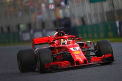 Sebastian Vettel, Ferrari SF71H viert de zege aan de finish