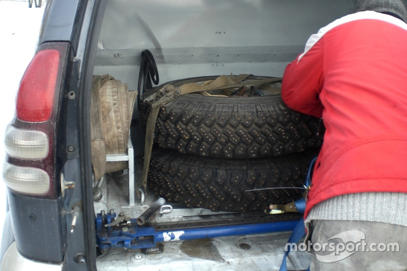 Спортивний шип в багажнику Toyota Олександра Сафранкова та Анатолія Зеленського