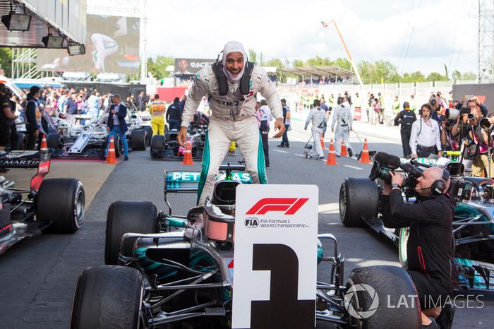 Ganador, Lewis Hamilton, Mercedes-AMG F1 W09 celebra