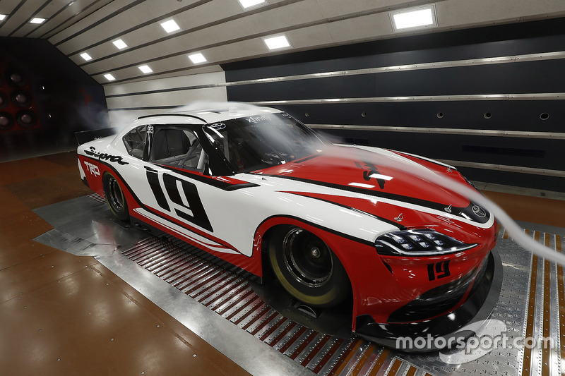 Автомобиль Toyota Supra 2019 года для чемпионата NASCAR Xfinity