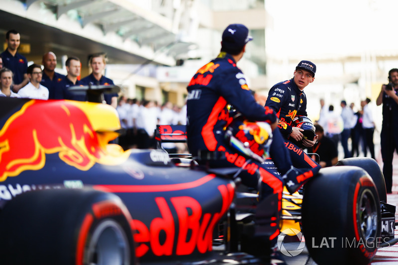 Daniel Ricciardo, Red Bull Racing, Max Verstappen, Red Bull Racing at the team photo