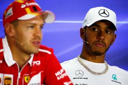 Льюис Хэмилтон, Mercedes AMG F1, и Себастьян Феттель, Ferrari