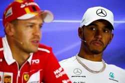 Lewis Hamilton, Mercedes AMG F1, Sebastian Vettel, Ferrari, lors de la conférence de presse des pilotes