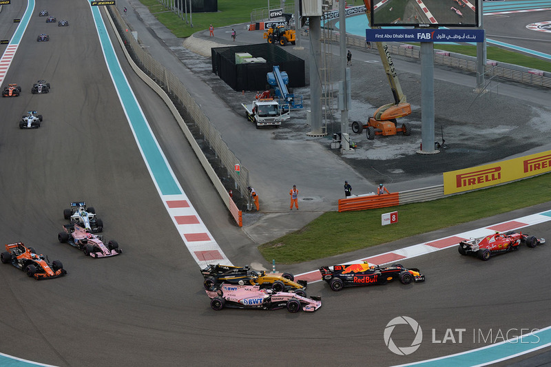 Max Verstappen, Red Bull Racing RB13, Sergio Perez, Sahara Force India VJM10 ve Nico Hulkenberg, Renault Sport F1 Team RS17