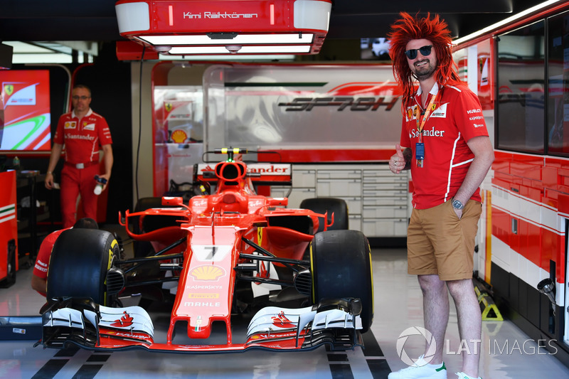 Ferrari fan and wig and Ferrari SF70H
