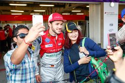 Fans pose for a photo in the pitlane with Daniel Abt, Audi Sport ABT Schaeffler