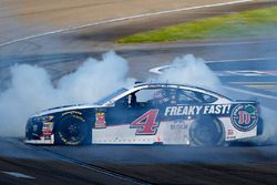 Race winner Kevin Harvick, Stewart-Haas Racing, Ford