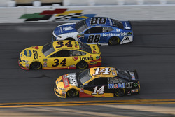 Clint Bowyer, Stewart-Haas Racing Ford Fusion, Alex Bowman, Hendrick Motorsports Chevrolet Camaro
