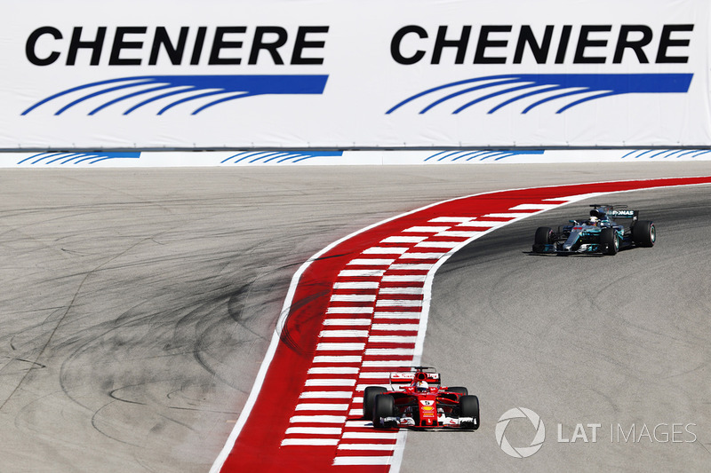 Sebastian Vettel, Ferrari SF70H, Lewis Hamilton, Mercedes AMG F1 W08