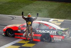 Ganador, Martin Truex Jr., Furniture Row Racing Toyota